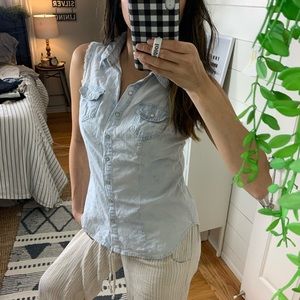 🪴$5/25🪴 Mossimo Sleeveless Light Wash Chambray Denim Button Down Top Small